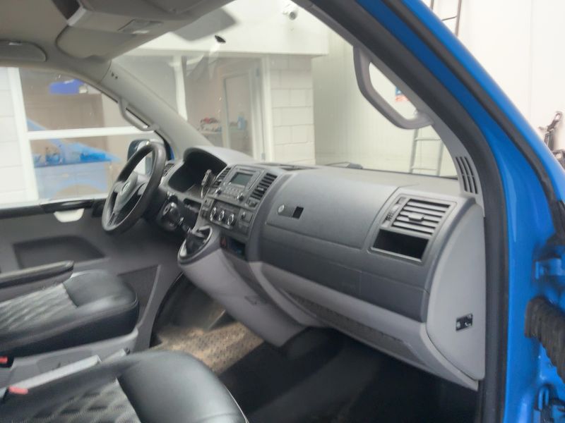 Volkswagen T5 Transporter 2.0 TDI Kasten — zdjęcie 12