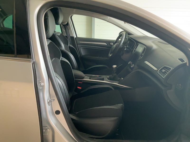 Renault Megane 1.2 TCe Energy Intens — zdjęcie 11