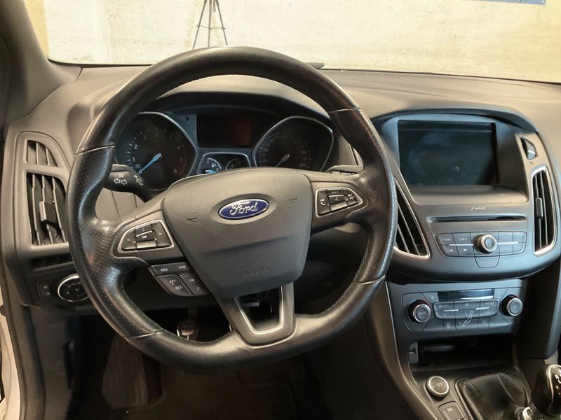 Ford Focus 1.0 EcoBoost ST-Line 2018 – снимка 23