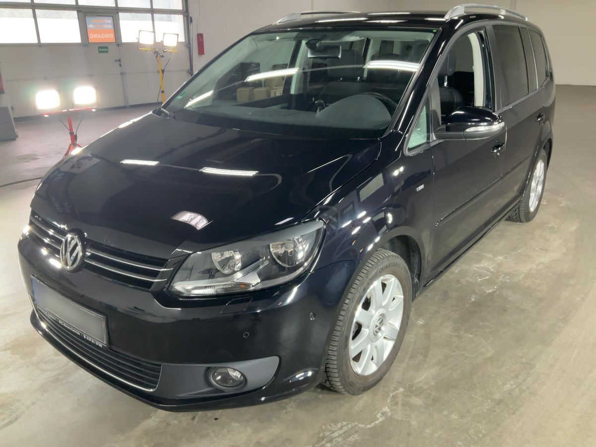 Volkswagen Touran 2015 — photo 1