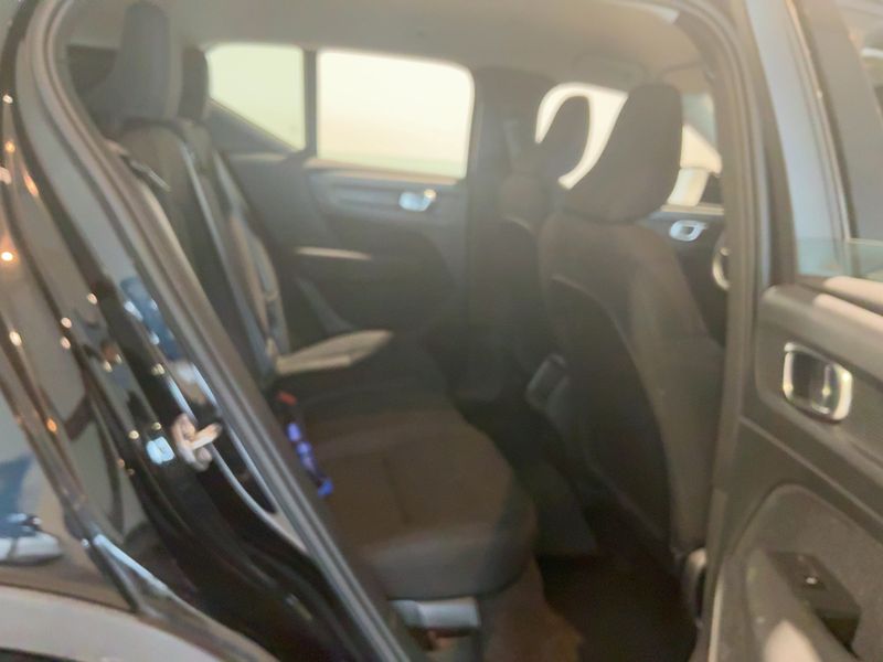 Volvo XC40 1.5 T3 Momentum Core 2WD — zdjęcie 14