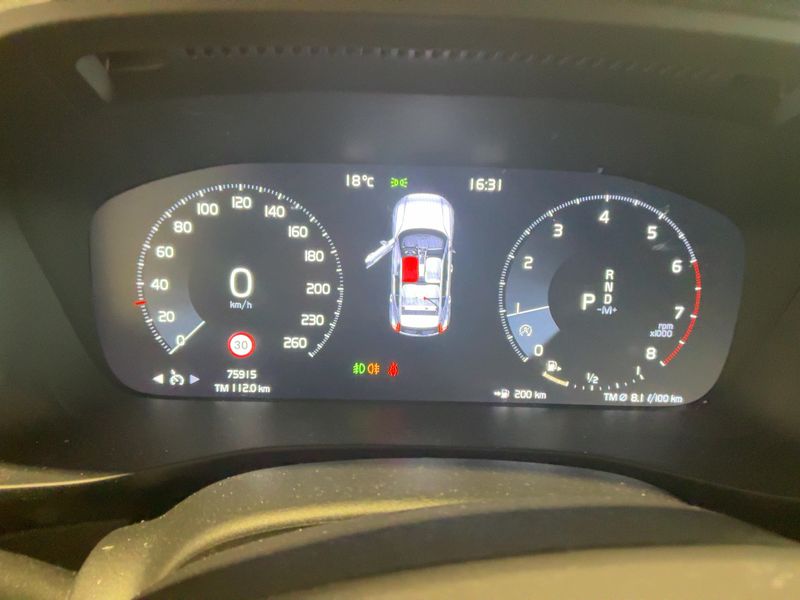 Volvo XC40 1.5 T3 Momentum Core 2WD — zdjęcie 13