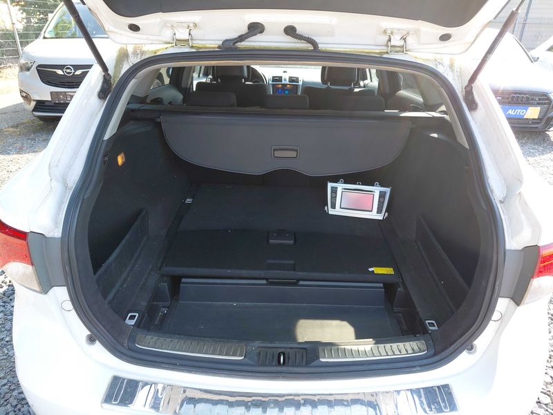 Toyota Avensis 2.0 D-4D Edition — zdjęcie 9