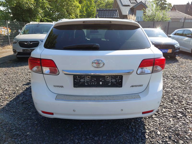 Toyota Avensis 2.0 D-4D Edition — zdjęcie 4