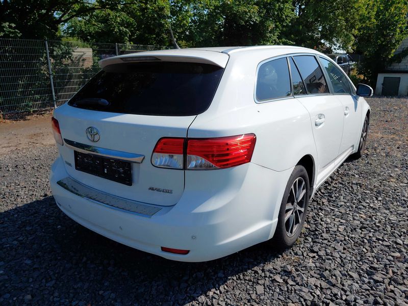Toyota Avensis 2.0 D-4D Edition — zdjęcie 5