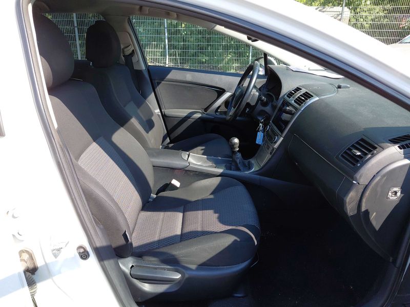 Toyota Avensis 2.0 D-4D Edition — zdjęcie 10