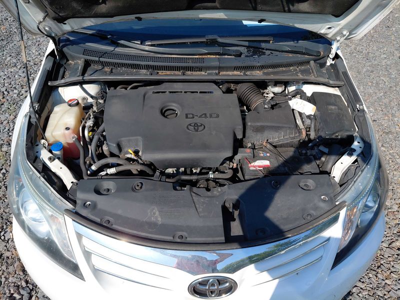 Toyota Avensis 2.0 D-4D Edition — zdjęcie 8