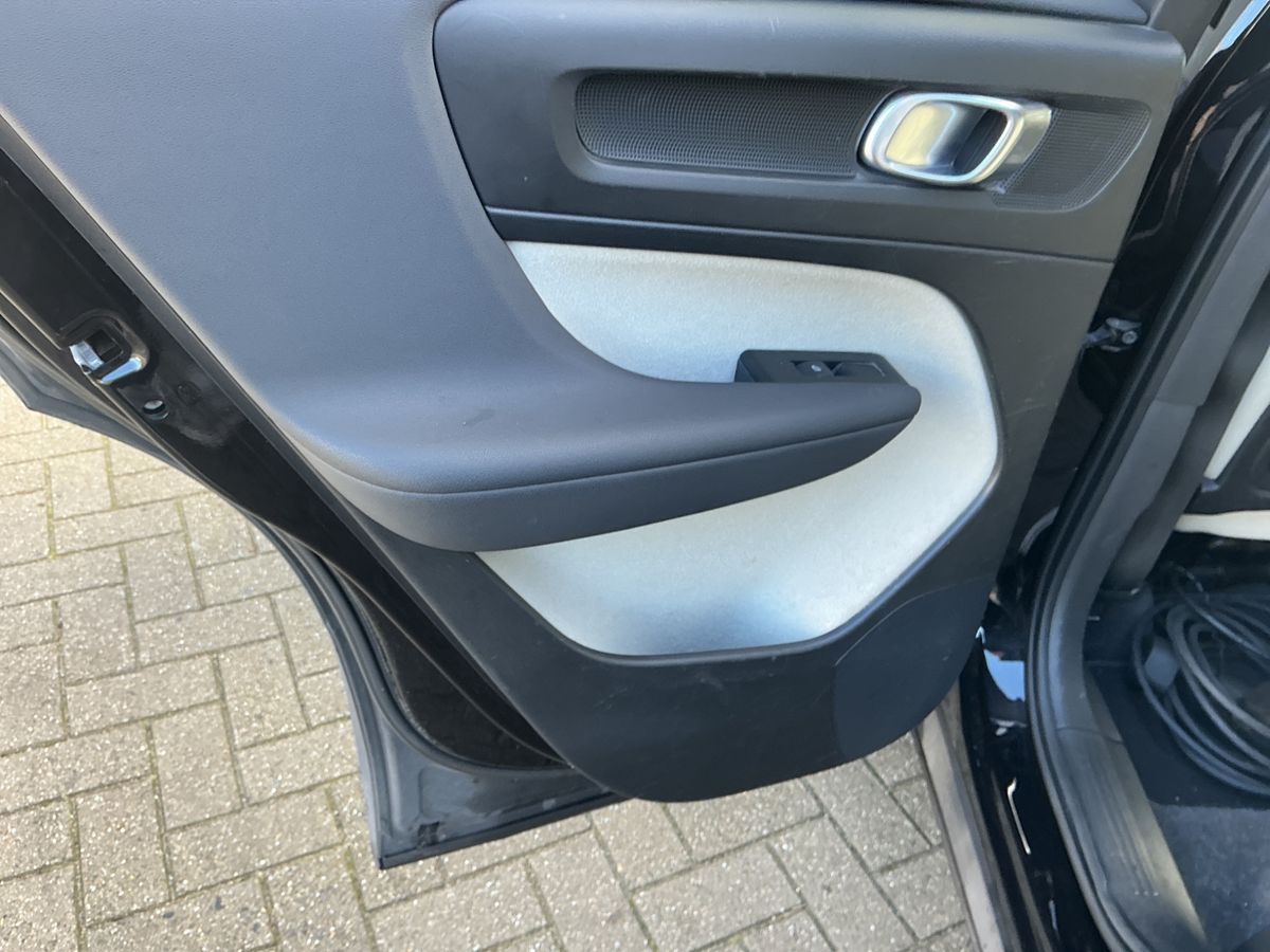Volvo XC40 2021 — photo 32