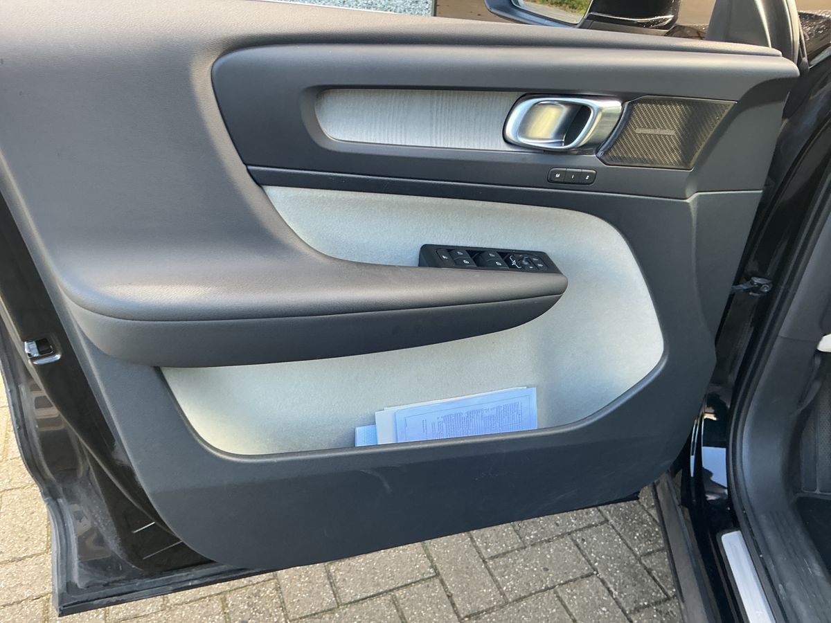 Volvo XC40 2021 — photo 30