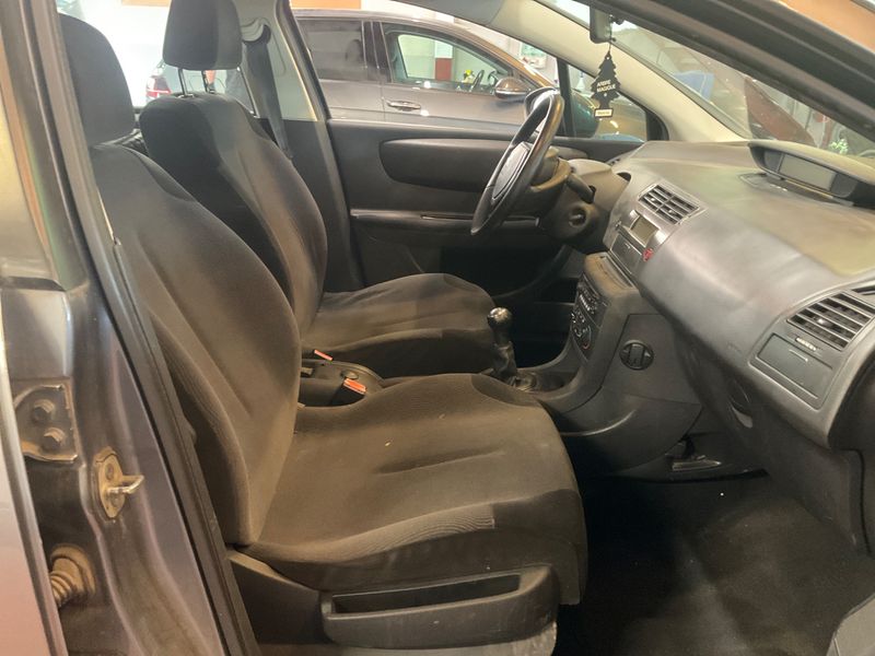 Citroen C4 1.6 HDi Confort — zdjęcie 3