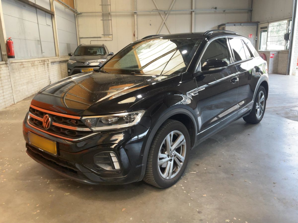 Volkswagen T-Roc 2023 — photo 1