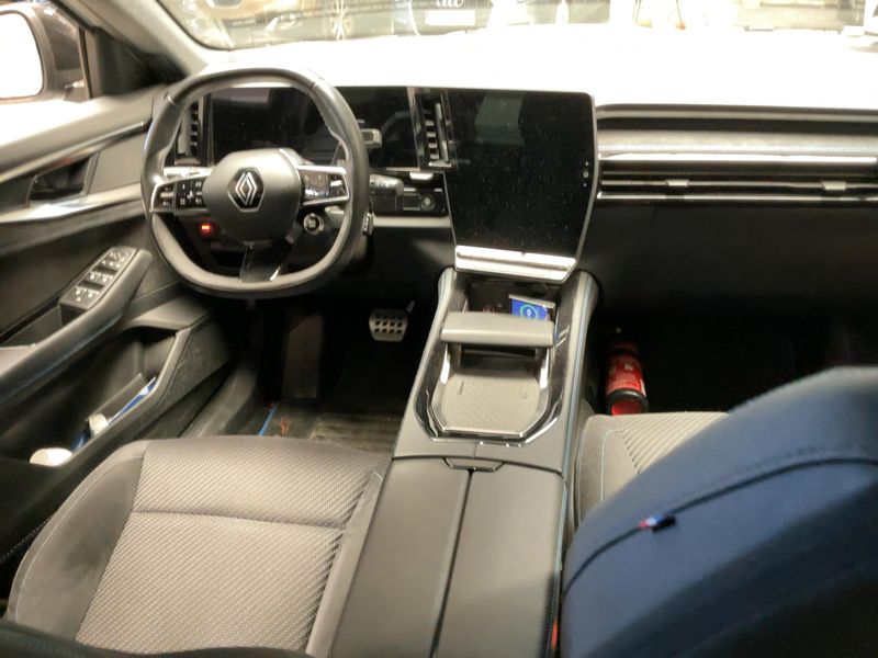 Renault Austral 1.2 Hybrid E-Tech Iconic Esprit Alpine — zdjęcie 12