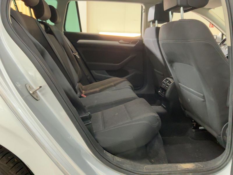 Volkswagen Passat 2.0 TDI Comfortline BlueMotion Tech — zdjęcie 14