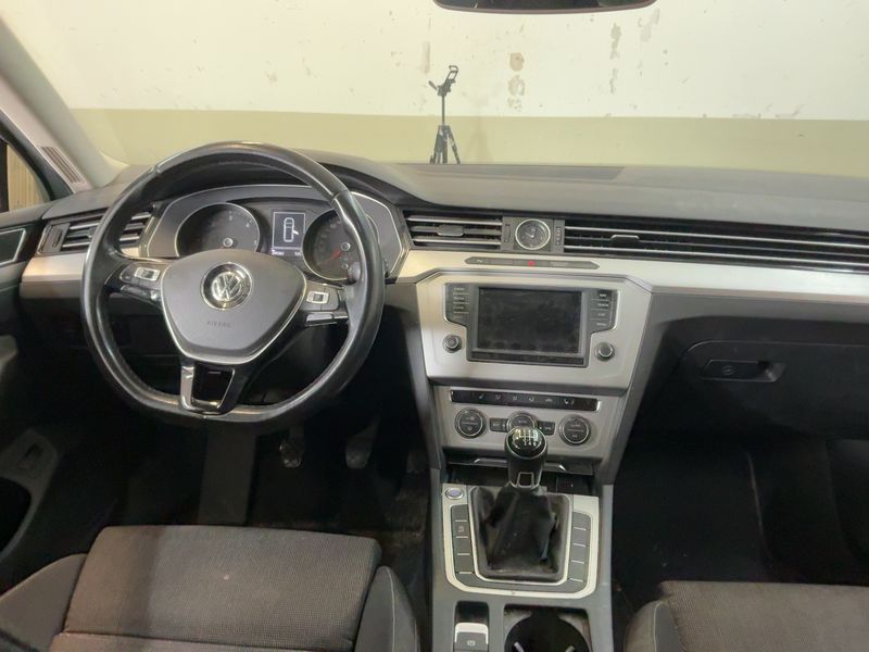 Volkswagen Passat 2.0 TDI Comfortline BlueMotion Tech — zdjęcie 12