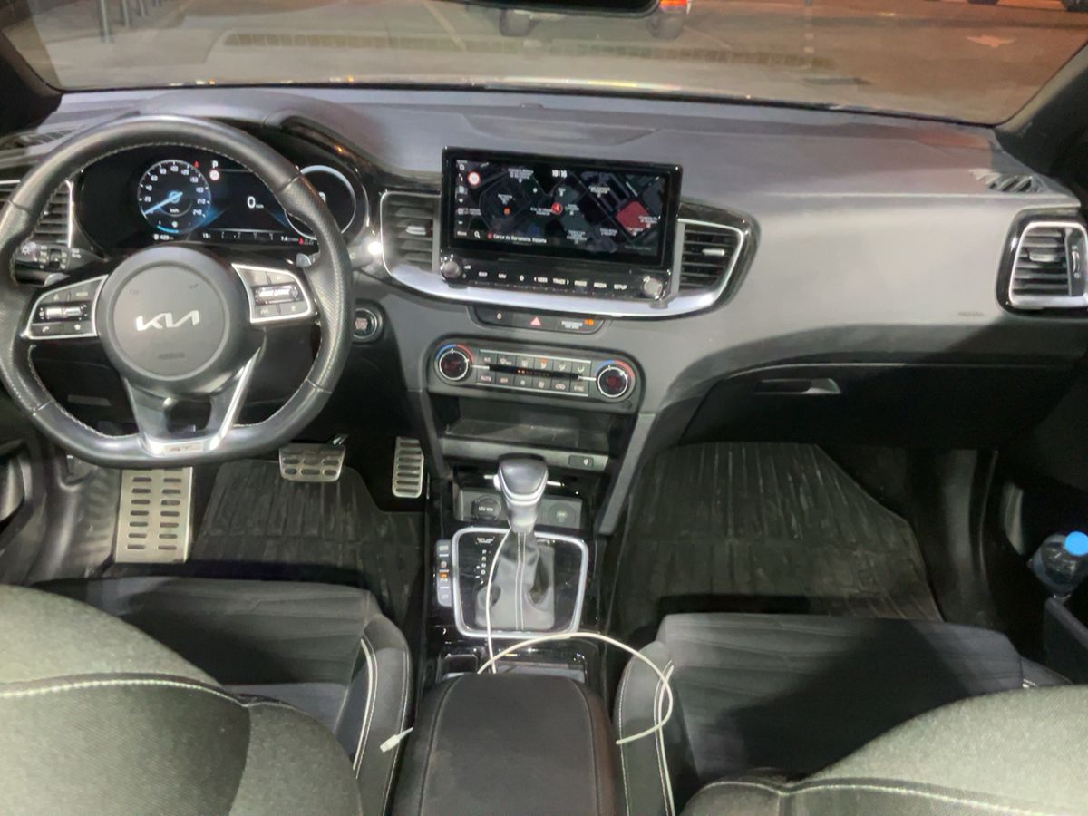 Kia cee'd 2023 — photo 18