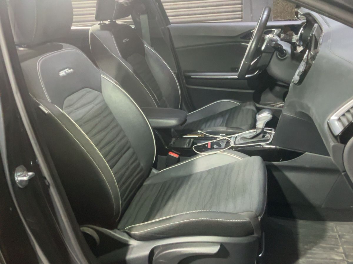 Kia cee'd 2023 — photo 17