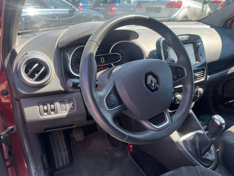 Renault Clio 0.9 Limited — zdjęcie 19