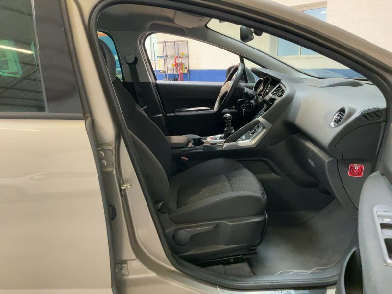 Peugeot 3008 1.6 Blue-HDi Style 2015 – снимка 16