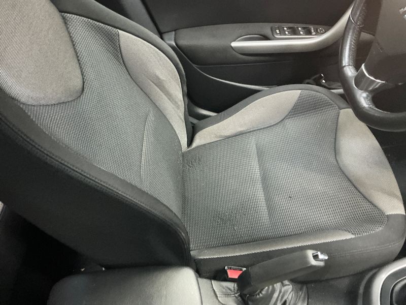 Peugeot 308 1.6 HDi Sportium 2011 – снимка 25