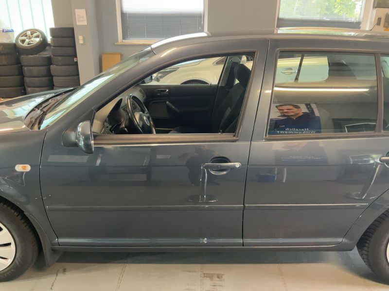 Volkswagen Golf IV 1.6 Pacific — zdjęcie 4