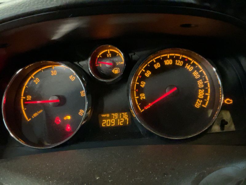 Opel Antara 2.2 CDTI Design Edition 4x4 — zdjęcie 13