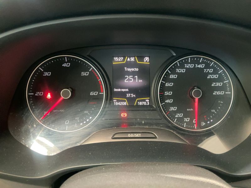 Seat Leon 2.0 TDI FR — zdjęcie 13