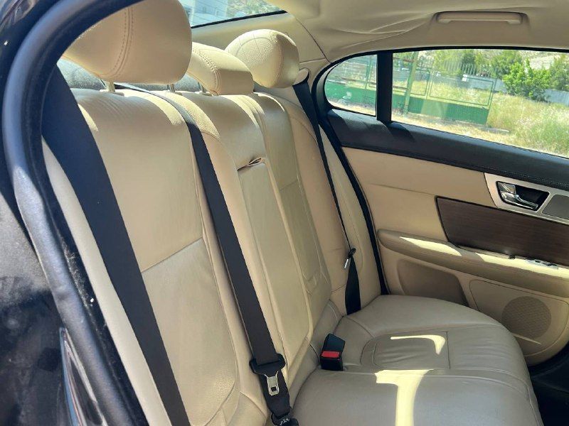 Jaguar XF 2.2 D — zdjęcie 13