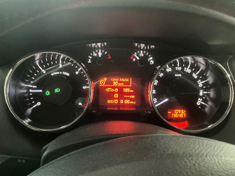 Peugeot 5008 1.6 Blue-HDi Allure 2015 – снимка 18