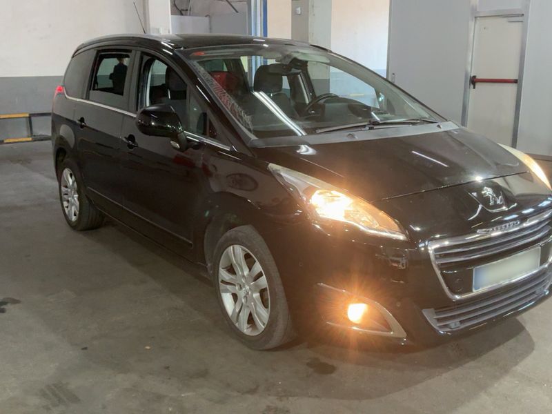 Peugeot 5008 1.6 Blue-HDi Allure 2015 – снимка 12