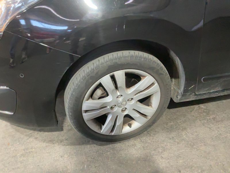 Peugeot 5008 1.6 Blue-HDi Allure 2015 – снимка 3