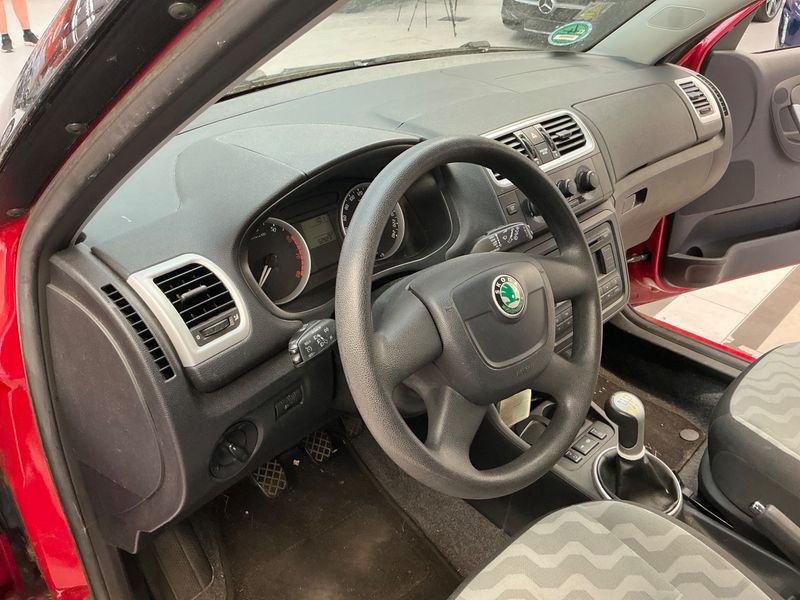 Skoda Fabia 1.4 Ambiente 2009 – снимка 37