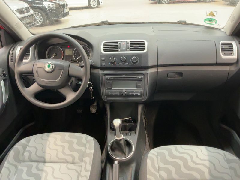 Skoda Fabia 1.4 Ambiente — zdjęcie 12