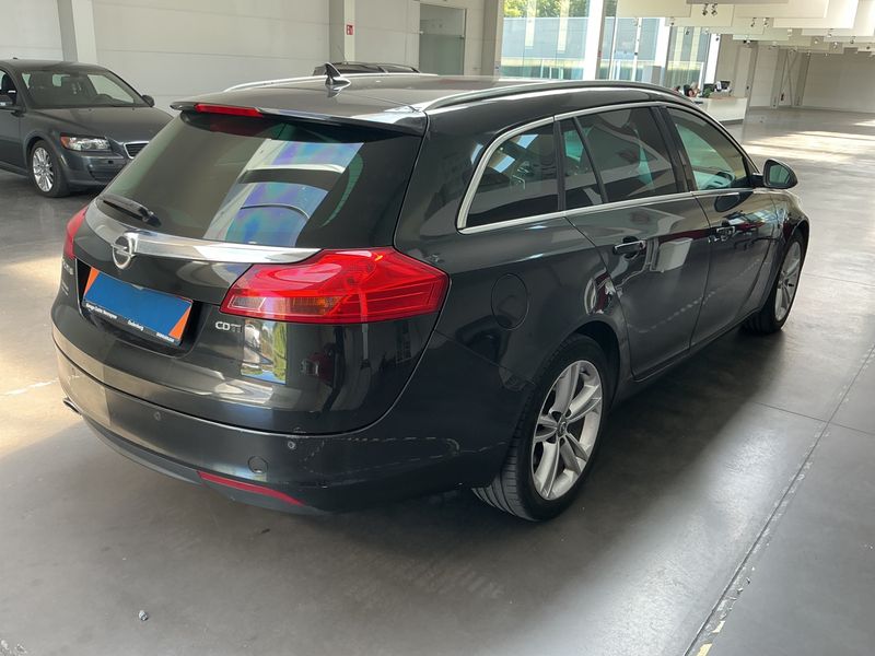 Opel Insignia Sports Tourer 2.0 CDTI Sport — zdjęcie 2
