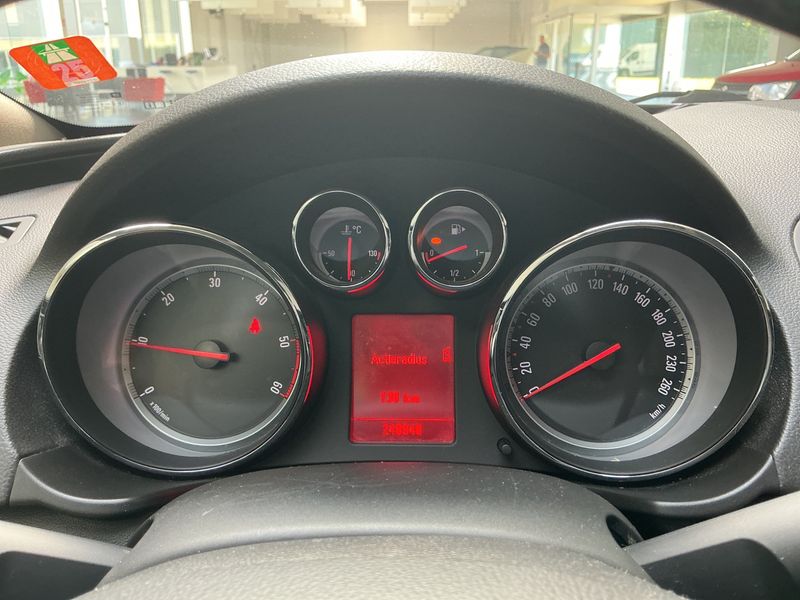 Opel Insignia Sports Tourer 2.0 CDTI Sport — zdjęcie 4
