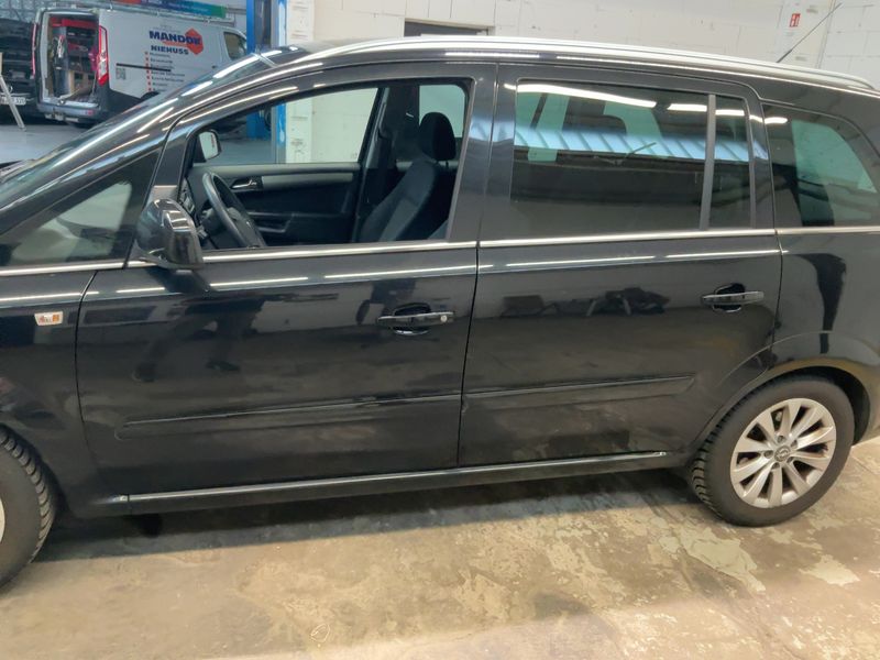 Opel Zafira 1.8 Family Plus 2014 – снимка 4