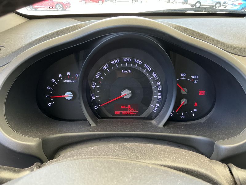 Kia Sportage 1.7 CRDi Drive 4x2 — zdjęcie 13