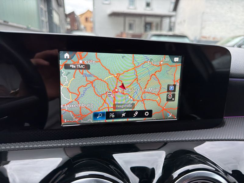 Mercedes-Benz A-Klasse Limousine A 250e AMG Line — zdjęcie 13