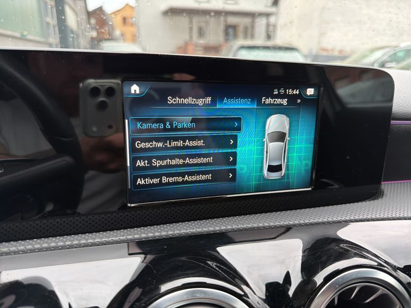 Mercedes-Benz A-Klasse Limousine A 250e AMG Line — zdjęcie 18