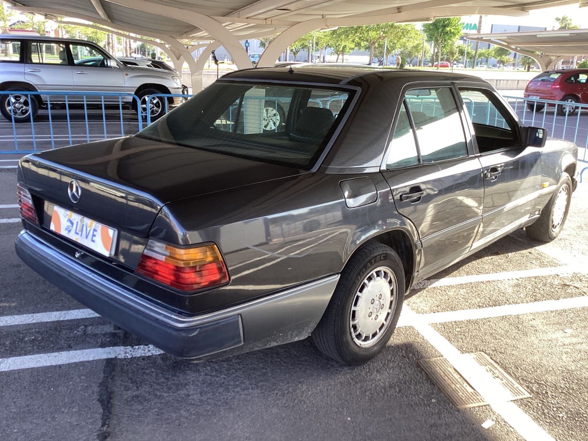 Mercedes-Benz 190/190 E 2.5 D 190