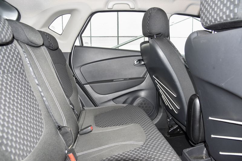 Renault Captur 1.5 dCi Energy Intens — zdjęcie 14