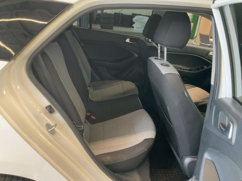 Hyundai i20 1.2 YES! — zdjęcie 14