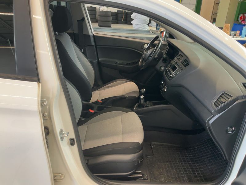 Hyundai i20 1.2 YES! — zdjęcie 11