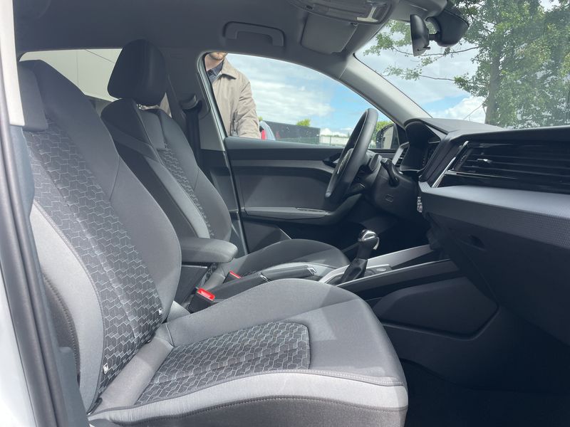 Audi A1 Sportback 30 TFSI S line — zdjęcie 10