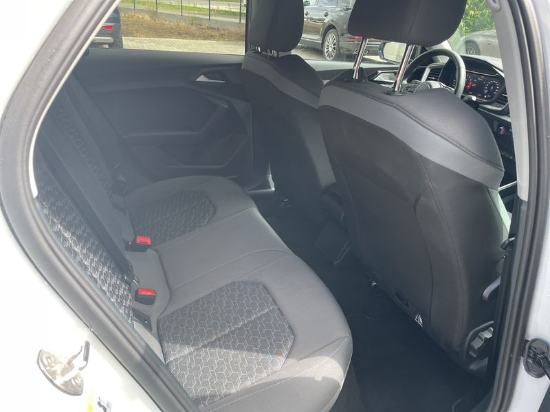 Audi A1 Sportback 30 TFSI S line — zdjęcie 13