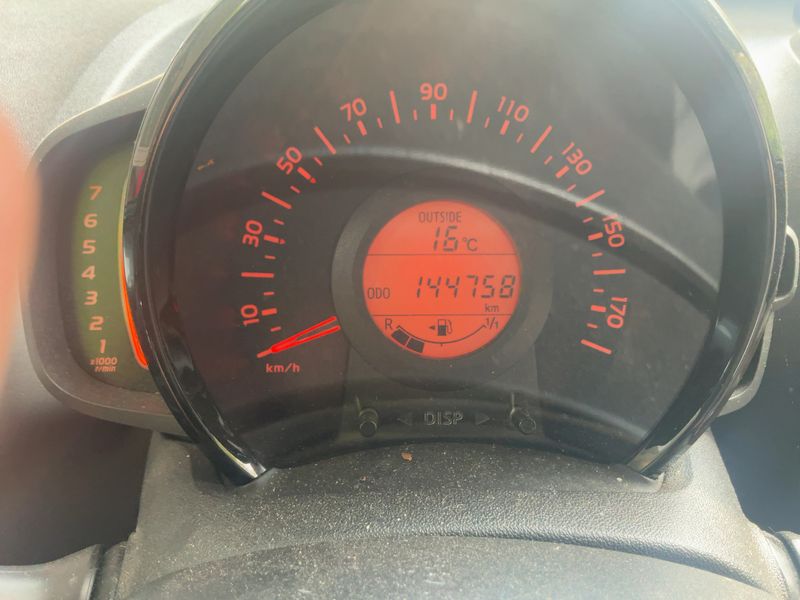 Toyota Aygo 1.0 X-Play Touch — zdjęcie 13