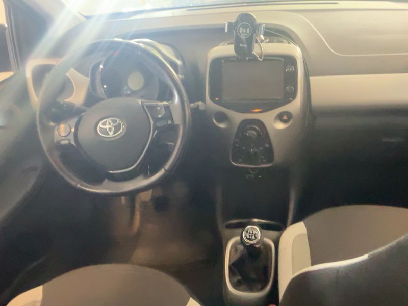 Toyota Aygo 1.0 X-Play Touch — zdjęcie 12