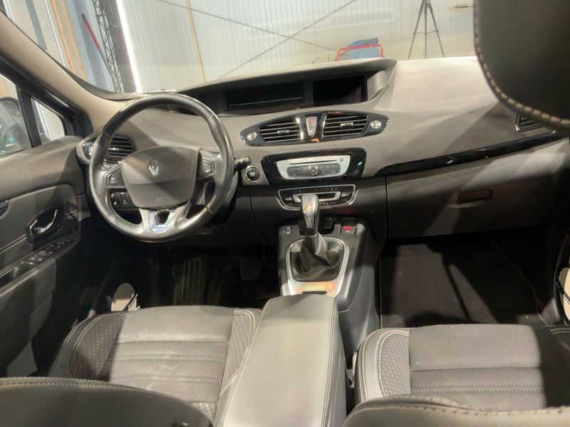 Renault Grand Scenic 2.0 dCi BOSE Edition — zdjęcie 12