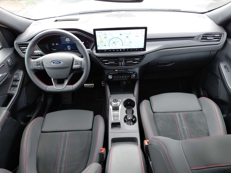 Ford Kuga 1.5 EcoBoost ST-Line X — zdjęcie 11