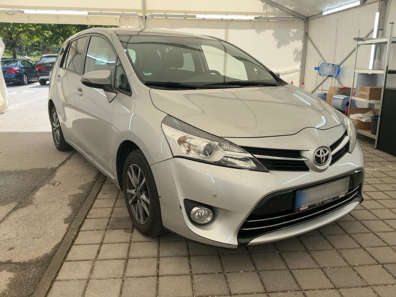 Toyota Verso 1.6 D-4D SkyView Edition — zdjęcie 8