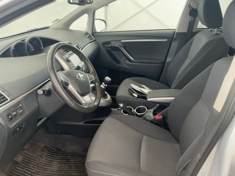 Toyota Verso 1.6 D-4D SkyView Edition — zdjęcie 11